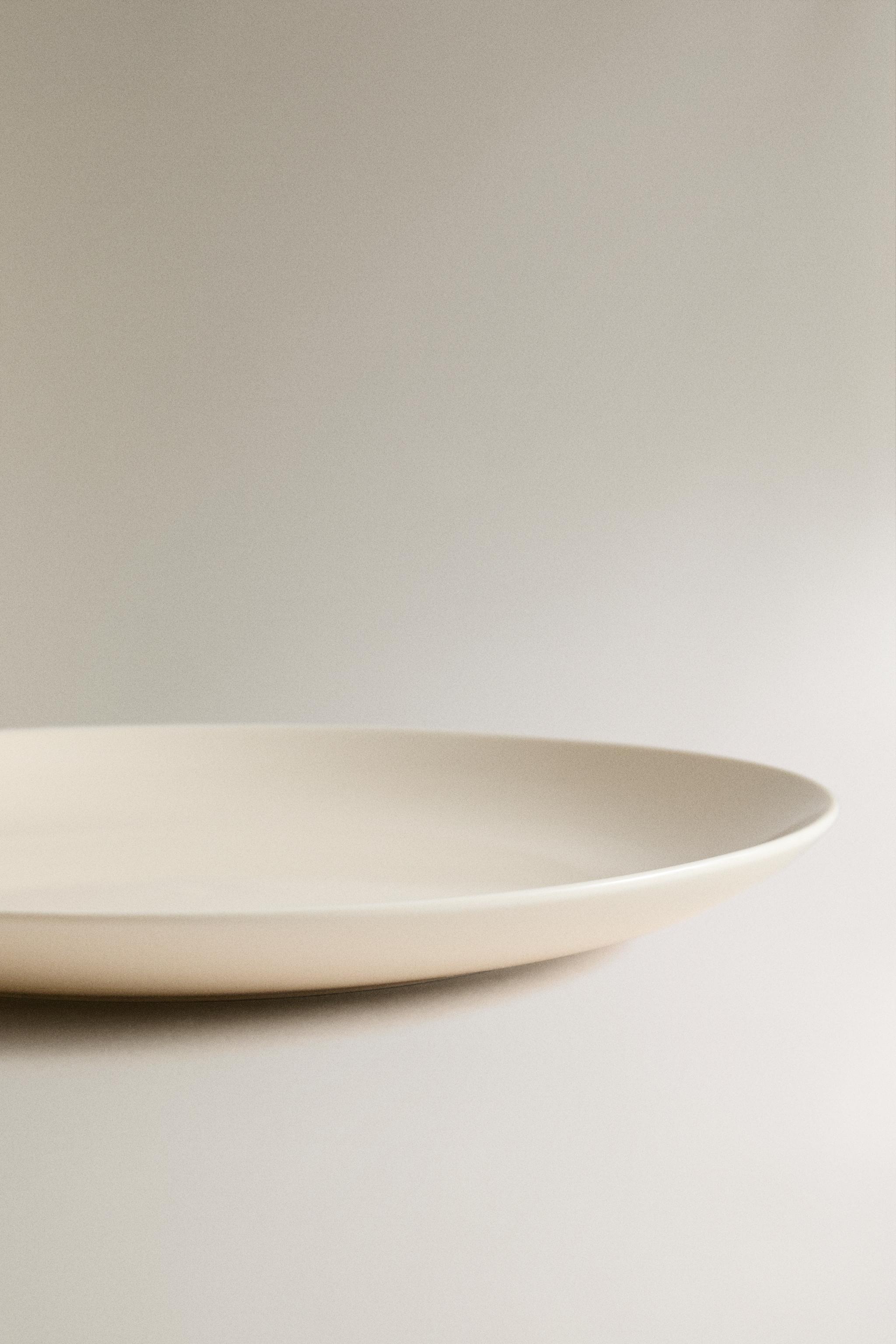 PLAIN STONEWARE DESSERT PLATE